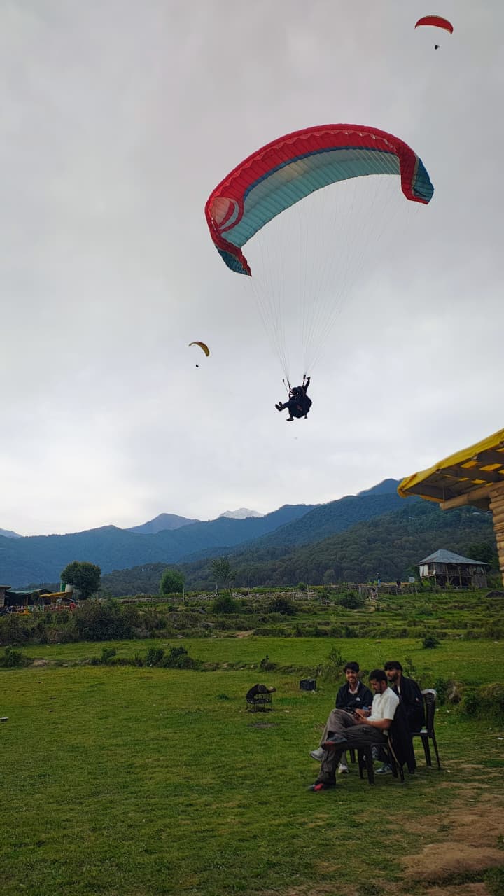 Mid Air Paragliding